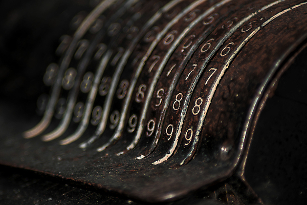 포토 JPG 해외이미지 디자인 선 돈 사람없음 금융 컴퓨터 숫자 갈색 세일 상점 금속 기계 장비 회색 수확 흰색 수학 계산 닫기 부식 복고 아날로그 계산원 구식 옛날 조작 철강 특별함 해외202004 해외포토 직업 문자 컬러 컨셉 농업 교과목 모션 재질 경제 전자제품 재산 파일형식 이미지허브