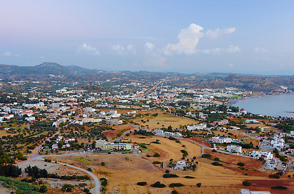 포토 JPG 해외이미지 구름 바다 건축양식 자연 하늘 거리 주택 풍경 사람없음 건물 물 빛 항구 도시 만 그리스 언덕 수평선 해외202004 해외포토 자연요소 건축물 건축 유럽 교통시설 생태계 파일형식 이미지허브
