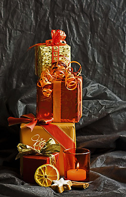 포토 JPG 해외이미지 별 리본 종이 크리스마스 오렌지 선물 사람없음 빨간색 검은색 황금 주기 해외202004 해외포토 자연요소 기념일 컬러 과일 모션 파일형식 이미지허브