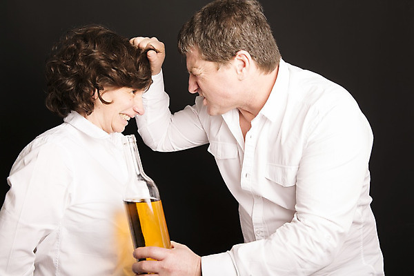 포토 JPG 해외이미지 백인 커플 여자 가족 엄마 성인 두명 아기 아빠 해외202004 해외포토 서양인 관계 사람 파일형식 이미지허브