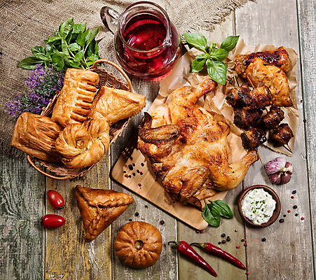 포토 JPG 해외이미지 종이 음료 음식 채소 유리 탁자 마늘 육류 여러명 사람없음 목재 가로 식사 치킨 주스 빵집 수확 시골 신선 맛 상품 책상 복고 캔버스 후추 밀짚 훈제 옛날 전국 스타일 그리너리 방식 해외202004 해외포토 나무 가구 다수 컨셉 농업 식재료 재료 재질 사람 상점 짚 향신료 닭고기요리 파일형식 트랜드컬러 이미지허브