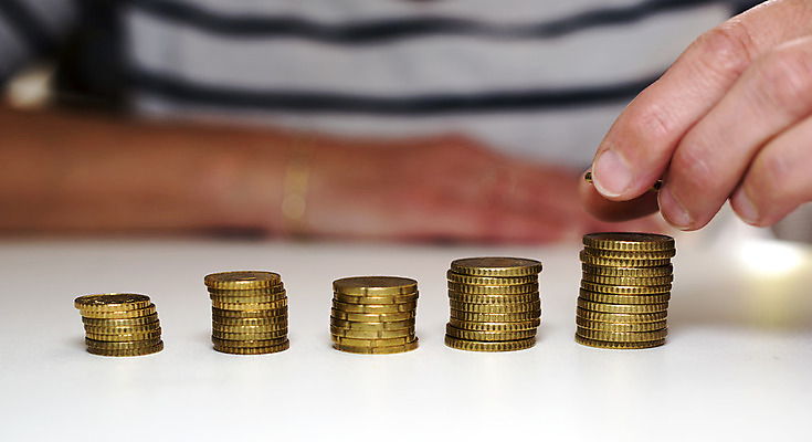 포토 JPG 해외이미지 손 유럽 컨셉 셔츠 돈 비즈니스 손가락 모션 그래프 사람없음 금융 반사 쌓기 달러 금속 동전 저축 유로 성장 흰색 잡기 계산 시장 재산 황금 사인 투자 파운드 흙더미 센트 수입 해외202004 해외포토 나라 컬러 상의 재질 신체부위 경제 흙 파일형식 더미 이미지허브