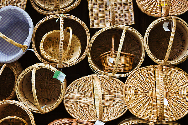 포토 JPG 해외이미지 식기 유럽 백그라운드 비즈니스 자국 주택 빨대 사람없음 노란색 꼬리표 바구니 흰색 스페인 상품 가격 오브젝트 무역 상업 매각 스페인어 엮은 옛날 해외202004 해외포토 나라 산업 컬러 건물 라벨 파일형식 이미지허브