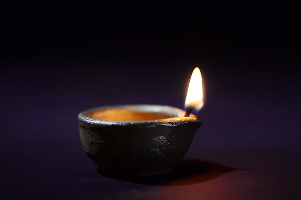 포토 JPG 해외이미지 전통 행복 종교 문화 백그라운드 불 휴가 불꽃 기념 따뜻함 사람없음 장식 빛 컬러풀 크래커 평화 축제 어둠 기도 등불 램프 축하 인사 야간 인도인 기회 예배 점토 지역 등잔 숭배 힌두교 해외202004 해외포토 자연요소 외국인 감정 컬러 컨셉 조명 동양인 쿠키 예절 파일형식 이미지허브