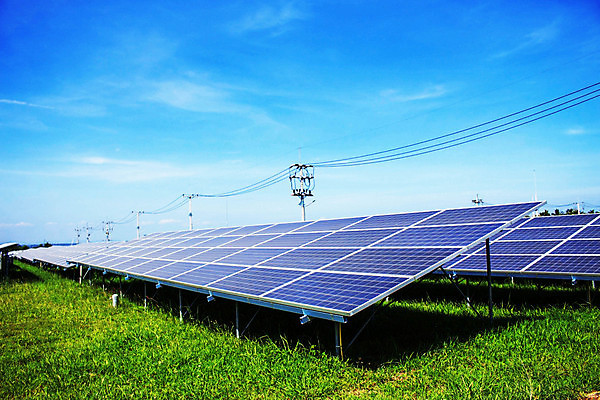 포토 JPG 해외이미지 나무 산업 아시아 지구 과학 밭 태국 자연 하늘 미래 새로움 건조 잔디 사람없음 야외 가로 파란색 글로벌 햇빛 반사 환경 힘 에너지 판넬 뜨거움 역 보호 자원 내추럴 혁명 그런지 땅바닥 옛날 공급 해외202004 해외포토 식물 나라 컬러 컨셉 농업 교통시설 바닥 태양 생태계 파일형식 이미지허브