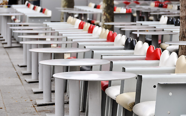 포토 JPG 해외이미지 디자인 외관 유럽 커피 의자 탁자 거리 사람없음 야외 가로 빨간색 식당 저녁식사 카페 프랑스 흰색 도시 보행로 분위기 우아함 배열 설정 프랑스어 점심식사 파리(프랑스) 해외202004 해외포토 문자 나라 길 음료 컬러 가구 컨셉 상점 식사 파일형식 이미지허브