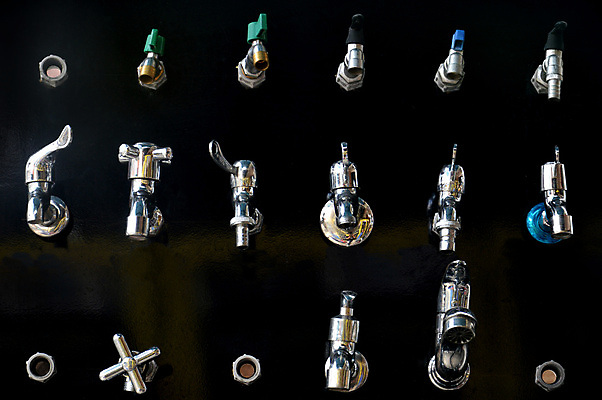 포토 JPG 해외이미지 백그라운드 컨셉 자연 건강 사람없음 야외 물 빛 달리기 금속 거품 폭포 젖음 흐름 추위 가을 신선 오픈 액체 개울 붓기 떨어짐 시원함 철 피부 순수 묘사 수도꼭지 상쾌 낭비 옛날 위생관리 철강 스플래쉬 해외202004 해외포토 자연요소 계절 감정 모션 재질 관리 신체부위 강 생태계 파일형식 이미지허브