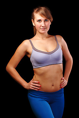 포토 JPG 해외이미지 백인 모델 1 라이프스타일 웰빙 응시 옷 여자 스포츠 포즈 백그라운드 신체 근육 건강 한명 사람 성인 금발 달리기 운동 유행 힘 흰색 무게 결심 날씬함 체육관 근육질 길이 고립 해외202004 해외포토 서양인 헤어스타일 시선 컬러 컨셉 모션 생활 몸매 파일형식 이미지허브