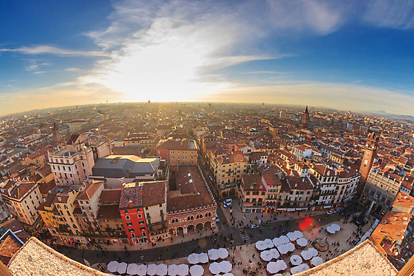 포토 JPG 해외이미지 전통 유럽 기독교 종교 문화 여행 컨셉 십자가 건축양식 하늘 부활절 아이디어 사랑 사람없음 건물 성당 교회 탑 성경 희망 천주교 기도 축하 죽음 기둥 예수 영혼 역사 구출 심볼 타운 천국 첨탑 용서 바실리카 베로나 숭배 옛날 제단 스타일 해외202004 해외포토 건축물 기념일 건축 감정 나라 종교용품 종교건축 도시 도움 신_종교 파일형식 이미지허브