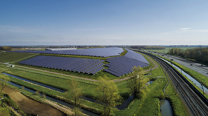 포토 JPG 해외이미지 식물 산업 과학 백그라운드 비즈니스 자연 미래 세포 안테나 풍경 사람없음 글로벌 햇빛 태양 농장 환경 맑음 힘 일몰 장비 발전기 에너지 판넬 역 에코 생태계 하이테크 태양에너지 시스템 세대 유지 내추럴 혁명 드론 생태학 수집가 해외202004 해외포토 자연요소 직업 교육 컨셉 농업 통신 교통시설 날씨 기술 노을 발전소 그린에너지 파일형식 이미지허브