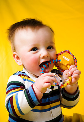 포토 JPG 해외이미지 모델 행복 아들 포즈 한명 사람 소년 유행 표현 아기 닫기 묘사 스타일 해외202004 해외포토 1 남자 감정 어린이 가족 모션 파일형식 이미지허브