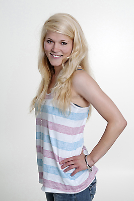 포토 JPG 해외이미지 스튜디오촬영 학생 긴머리 응시 여자 행복 얼굴 티셔츠 회색배경 관리 한명 서기 미소 웃음 10대 세로 청춘 금발 유행 놀람 줄무늬 흰색 청바지 표현 엉덩이 수줍음 보여주기 고립 사춘기 스타일 성인여자만 연습생 해외202004 해외포토 1 헤어스타일 시선 감정 컬러 백그라운드 컨셉 셔츠 무늬 바지 모션 청소년 실내 표정 사람 신체부위 회색 연습 여자만 성인만 파일형식 이미지허브