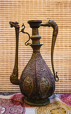 포토 JPG 해외이미지 전통 아시아 문화 커피 동양인 사람없음 빛 금속 수확 골동품 시골 조끼 시장 재산 황금 은색 냄비 컨테이너 철 오브젝트 복고 기념품 카타르 동쪽 놋쇠 두바이 아랍어 옛날 해외202004 튀르키예 해외포토 나라 산업 음료 컬러 농업 중동 재질 인종 금융 외투 솥 방향 아랍에미리트 파일형식 이미지허브