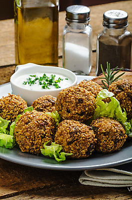 포토 JPG 해외이미지 전통 음식 빵 다이어트 토마토 채소 공 양파 오이 파슬리 샌드위치 건강 마늘 요리 사람없음 가로 초록색 식사 샐러드 튀김 흰색 신선 중앙 상추 주머니 지중해 허브 점심식사 바이오 병아리콩 아랍어 채식주의자 피타 비건 해외202004 튀르키예 해외포토 식물 아시아 바다 컬러 콩 채식 파일형식 이미지허브