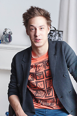 포토 JPG 해외이미지 모델 1 응시 남자 얼굴 백그라운드 셔츠 비즈니스 한명 서기 사람 정장 성인 유행 재킷 코트 흰색 비즈니스맨 우아함 싱글 스타일 해외202004 해외포토 시선 옷 컬러 컨셉 상의 모션 신체부위 외투 직장인 파일형식 이미지허브