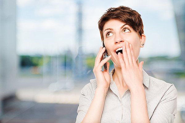 포토 JPG 해외이미지 백인 직업 1 여자 행복 감정 백그라운드 비즈니스 통신 성공 모바일 세포 실내 말하기 대화 한명 미소 사람 성인 스마트폰 듣기 잡기 비즈니스우먼 뉴스 연결 전화기 싱글 긍정 충격 부름 경영 카피스페이스 해외202004 해외포토 서양인 컨셉 모션 표정 내부 핸드폰 스마트기기 공백 직장인 파일형식 이미지허브