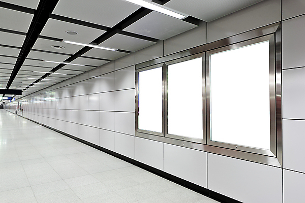 포토 JPG 해외이미지 간판 프레임 광고판 실내 사람없음 복도 전철역 목업 해외202004 해외포토 알림판 내부 역 판 파일형식 이미지허브