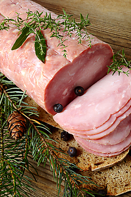 포토 JPG 해외이미지 접시 음식 빵 백그라운드 겨울 자연 건조 쟁반 육류 돼지고기 요리 사람없음 빨간색 힘 흰색 신선 막대기 그룹 소시지 맛 그릴 바비큐 자르기 먹기 햄 광택 훈제 폴란드 섞기 식용 해로움 많음 해외202004 해외포토 식기 계절 유럽 컬러 컨셉 식재료 모션 주방용품 가공식품 생태계 파일형식 이미지허브