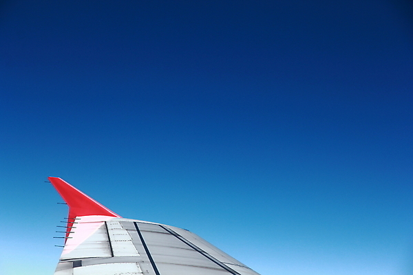 포토 JPG 해외이미지 백그라운드 날개 자연 하늘 날씨 비행기 안테나 풍경 경사 사람없음 파란색 빛 햇빛 우주 맑음 침묵 자유 흰색 그룹 분위기 정상 순수 층 천국 솜털 스카이라인 강렬 넘어짐 대패 유일 해외202004 해외포토 컬러 컨셉 통신 항공교통 모션 대중교통 태양 소리 생태계 파일형식 이미지허브