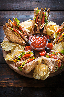 포토 JPG 해외이미지 접시 음식 빵 토마토 채소 치즈 감자 샌드위치 건강 육류 사람없음 쌓기 식당 카페 샐러드 튀김 신선 그릴 상추 큼 만취 메뉴 클럽 햄 토스트 인기 핸드메이드 해외202004 해외포토 식기 식재료 모션 주방용품 유제품 상점 크기 술취함 파일형식 이미지허브