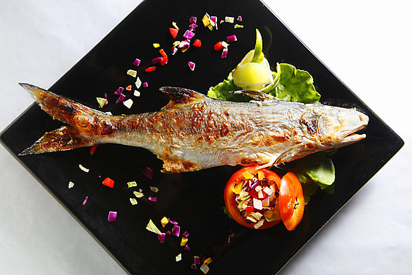 포토 JPG 해외이미지 접시 토마토 육류 어류 사람없음 식당 식사 튀김 달콤 맛 상추 후추 해외202004 해외포토 식기 음식 컨셉 채소 식재료 상점 수중동물 향신료 파일형식 이미지허브