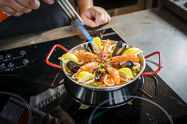 포토 JPG 해외이미지 전통 라이프스타일 접시 음식 백그라운드 포크 채소 탁자 밥 조개 새우 연체동물 프레임 건강 요리 사람없음 목재 초록색 우주 숟가락 저녁식사 어둠 시골 상품 정상 가재 지중해 먹기 레몬 해산물 향신료 오징어 올리브 홍합 레시피 스페인어 옛날 채식주의자 해외202004 해외포토 나무 식기 열매 바다 컬러 가구 과일 재료 모션 어패류 무척추동물 수저 갑각류 생활 식사 수중동물 채식 향미료 파일형식 이미지허브