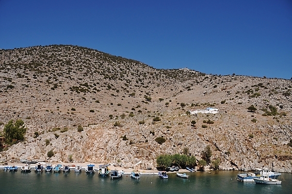 포토 JPG 해외이미지 전통 파도 바다 섬 교통시설 하늘 낚시 산 항해 풍경 사람없음 물 파란색 항구 바위 보트 땅 지중해 그리스 그림 포트 그리스인 산악지대 터키석 해외202004 해외포토 자연요소 서양인 유럽 컬러 교통 배_교통 레저 돌_바위 보석 시설 파일형식 이미지허브