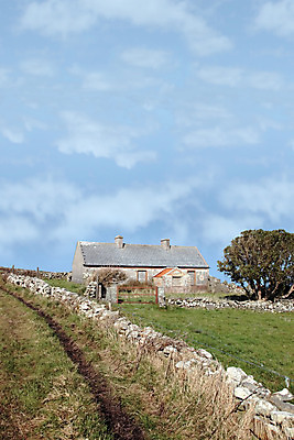 포토 JPG 해외이미지 나무 도로 길 벽 여행 밭 오렌지 자연 하늘 주택 돌담 풍경 사람없음 초록색 여름 파란색 농장 평화 맑음 운전 바위 시골 역사 버리기 언덕 시골집 대문 장면 암초 아일랜드 천국 멀리 고립 옛날 파멸 해외202004 해외포토 식물 계절 유럽 컬러 컨셉 농업 과일 교통시설 모션 날씨 건물 담장 문 돌_바위 생태계 파일형식 소멸 이미지허브