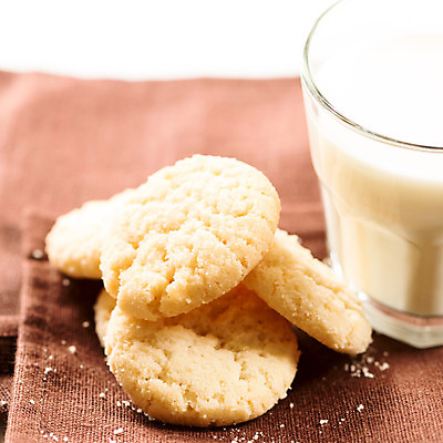 포토 JPG 해외이미지 음식 다이어트 유리 디저트 건강 요리 사람없음 쌓기 쿠키 탑 식사 빵집 우유 흰색 대접 신선 원형 그룹 달콤 맛 아침식사 상품 설탕 시리얼 밀 굽기 먹기 오브젝트 칼로리 식용 페스츄리 핸드메이드 해외202004 해외포토 도형 건축물 빵 컬러 컨셉 모션 재질 유제품 곡류 상점 구이 파일형식 이미지허브