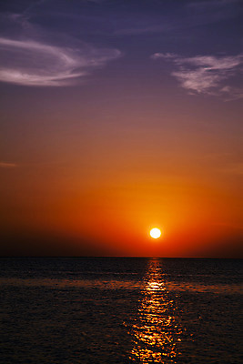 포토 JPG 해외이미지 구름 하늘 사람없음 빨간색 여름 빛 태양 일몰 저녁 해외202004 해외포토 자연요소 계절 컬러 노을 야간 파일형식 이미지허브