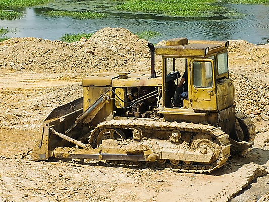 포토 JPG 해외이미지 모래 사람없음 노란색 힘 기계 장비 공구 업무 바퀴 엔지니어 운전사 큼 땅 불도저 굴착기 철 발굴 국자 먼지 트랙터 무거움 흙더미 계약자 땅바닥 땅파기 작동 해외202004 해외포토 직업 컬러 주방용품 바닥 흙 도구 작업 중장비 기술자 무게 크기 농기계 계약 특수차량 파일형식 더미 이미지허브