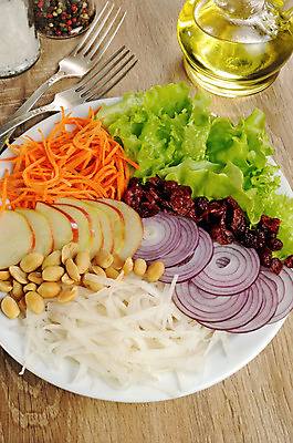 포토 JPG 해외이미지 접시 음식 조각 다이어트 채소 재료 부분 반찬 양파 건조 건강 요리 사람없음 옆모습 식사 저녁식사 당근 샐러드 견과류 고명 양념 맛 사과 상추 자르기 가득함 땅콩 칼로리 점심식사 당뇨병 뷔페 저칼로리 채식주의자 크랜베리 해외202004 해외포토 식기 열매 뷰포인트 컨셉 과일 모션 뿌리채소 질병 채식 파일형식 이미지허브