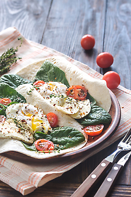 포토 JPG 해외이미지 접시 음식 빵 조각 포크 토마토 재료 부분 치즈 샌드위치 옥수수 요리 사람없음 목재 빨간색 초록색 계란 이탈리아 흰색 시골 신선 체리 칼 아침식사 애피타이저 정상 밀 지중해 허브 냅킨 토스트 부드러움 토핑 후추 시금치 모짜렐라치즈 백리향 삶기 해외202004 해외포토 나무 식물 식기 유럽 바다 컬러 채소 과일 유제품 곡류 알 식사 감각 향신료 파일형식 이미지허브