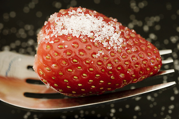 포토 JPG 해외이미지 열매 음식 포크 과일 자연 딸기 디저트 건강 사람없음 빨간색 컬러풀 흰색 신선 달콤 맛 설탕 먹기 유기농 내추럴 숙성 해외202004 해외포토 식물 식기 웰빙 컬러 컨셉 모션 생태계 파일형식 이미지허브