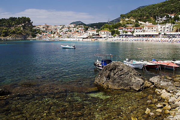 포토 JPG 해외이미지 바다 섬 여행 자연 하늘 휴가 휴식 풍경 사람없음 야외 초록색 물 여름 파란색 관광지 햇빛 뜨거움 투명 그리스 언덕 암초 이국적 해외202004 해외포토 자연요소 계절 유럽 컬러 컨셉 태양 생태계 파일형식 이미지허브
