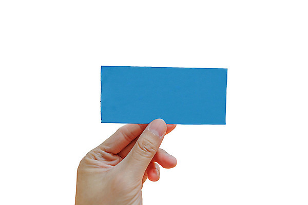 포토 JPG 해외이미지 손 종이 백그라운드 손가락 사람없음 파란색 검은색 흰색 잡기 신용카드 티켓 작음 왼쪽 쿠폰 지역 시트 유지 계산서 고립 해외202004 해외포토 컬러 모션 신체부위 금융 크기 방향 파일형식 이미지허브