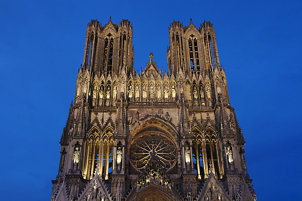 포토 JPG 해외이미지 건축물 건축양식 풍경 사람없음 야외 빛 프랑스 야간 대성당 파리_프랑스 해외202004 해외포토 자연요소 건축 유럽 성당 파일형식 이미지허브