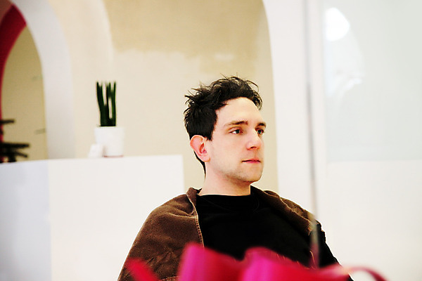 포토 JPG 해외이미지 백인 모델 직업 헤어스타일 손 디자인 여자 행복 얼굴 한명 사람 치료 금발 머리 유행 상점 붓 머리빗 업무 우아함 미용사 이발 자르기 고객 머리장식 이발소 돌봄 스타일리스트 이발사 스타일 해외202004 해외포토 서양인 1 감정 컨셉 의학 모션 신체부위 장식 미용용품 작업 뷰티샵 파일형식 이미지허브