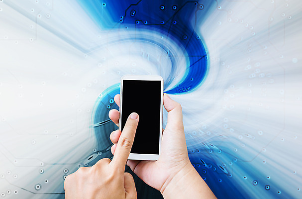 포토 JPG 해외이미지 라이프스타일 손 백그라운드 컨셉 인터넷 모바일 추상 한명 그래픽 파란색 스마트폰 세계 공백 정보 네트워크 사회 온라인 해외202004 해외포토 1 컬러 무늬 사람 생활 신체부위 핸드폰 스마트기기 공동체 파일형식 이미지허브