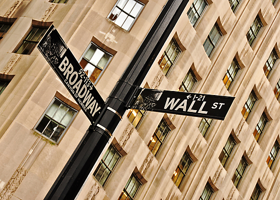 포토 JPG 해외이미지 벽 돈 비즈니스 창문 새로움 거리 사람없음 건물 책 금융 세계 미국 도시 업무 센터 재산 도심 주식 가난 교차로 묘사 사인 무역 지역 봉 맨해튼 회계 대각선 대출 고용 보유 브로드웨이 해외202004 해외포토 건축물 산업 길 선 컨셉 북아메리카 경제 구직 작업 뉴욕 채용 파일형식 이미지허브