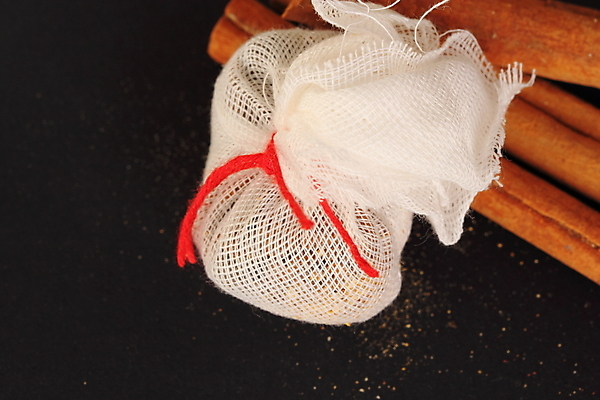 포토 JPG 해외이미지 음료 겨울 따뜻함 사람없음 와인 뜨거움 막대기 맛 향신료 향기 시나몬 뱅쇼 해외202004 해외포토 계절 컨셉 주류 냄새 향미료 파일형식 이미지허브