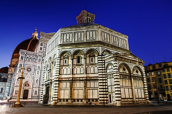 포토 JPG 해외이미지 유럽 기독교 종교 문화 여행 건축양식 하늘 아침 사람없음 건물 파란색 빛 산타클로스 성당 교회 탑 황혼 이탈리아 새벽 종 흰색 도시 중세 역사 야간 정사각형 대리석 대성당 마리아 빛망울 천연기념물 르네상스 바실리카 옛날 토스카나 피렌체 해외202004 해외포토 주간 자연요소 도형 건축물 건축 나라 컬러 크리스마스 재료 종교건축 일몰 파일형식 이미지허브