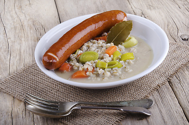 포토 JPG 해외이미지 음식 포크 채소 재료 건강 사람없음 목재 숟가락 식사 당근 시골 소시지 맛 수프 낟알 삼베 유기농 보리 부추 훈제 해외202004 해외포토 나무 식기 웰빙 컨셉 곡류 뿌리채소 수저 가공식품 파일형식 천_직물 이미지허브