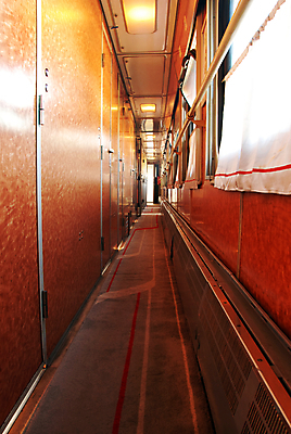 포토 JPG 해외이미지 디자인 산업 선 여행 창문 교실 교통시설 모션 항해 실내 사람없음 내부 여행객 기차 복도 갑판 속도 마차 승객 엔진 디젤 선로 줄서기 해외202004 해외포토 교육 육상교통 교통수단 교통 배_교통 학교 대중교통 사람 시설 파일형식 이미지허브