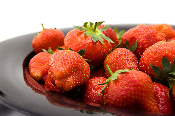 포토 JPG 해외이미지 1 접시 열매 백그라운드 잎 다이어트 과일 딸기 디저트 건강 사람없음 빨간색 초록색 컬러풀 검은색 신선 그룹 달콤 아침식사 묘사 내추럴 고립 해외202004 해외포토 식물 식기 음식 컬러 식사 맛 파일형식 이미지허브