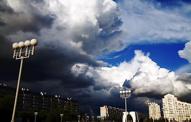 포토 JPG 해외이미지 구름 외관 유럽 건축양식 자연 하늘 날씨 거리 파노라마 사람없음 야외 건물 가로 파란색 빛 도시풍경 햇빛 환경 탑 어둠 도시 비교 도심 큼 위협 장면 지역 폭풍 타운 스카이라인 흐림 넘어짐 뇌우 해외202004 해외포토 자연요소 건축물 건축 나라 컬러 컨셉 모션 촬영기법 풍경 태양 크기 생태계 파일형식 이미지허브