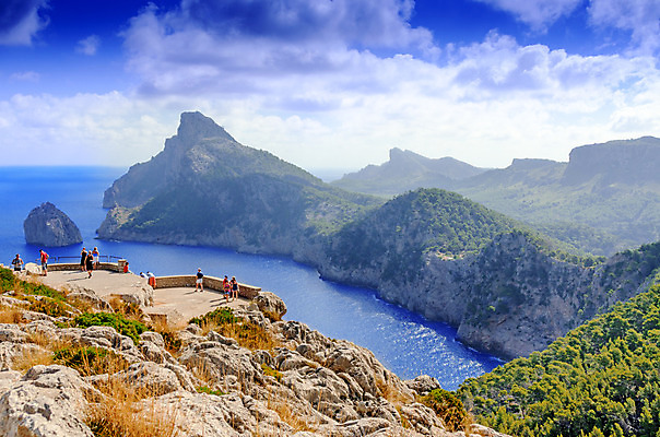 포토 JPG 해외이미지 나무 구름 유럽 바다 섬 여행 자연 하늘 휴가 산 파노라마 풍경 사람없음 야외 초록색 물 여름 파란색 태양 평화 맑음 하이킹 만 스페인 가장자리 망토 지중해 언덕 부식 스페인어 절정 캡모자 해외202004 해외포토 자연요소 식물 모자_잡화 계절 나라 컬러 컨셉 레저 날씨 촬영기법 둘레 생태계 파일형식 이미지허브