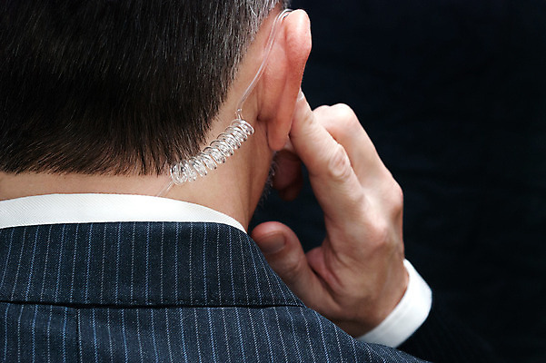 포토 JPG 해외이미지 남자 장갑 유니폼 텍스트 통신 한명 경비 안전 사람 정장 이벤트 선글라스 머리 힘 재킷 콘서트 관찰 경찰 보호 군중 소프트포커스 위험 중개인 위협 마이크 서비스 어깨 싱글 보안 근육질 감시 경호원 순찰 장교 전국 해외202004 해외포토 직업 1 잡화 옷 안경 음향기기 컨셉 모션 근육 촬영기법 신체부위 외투 공연 몸매 파일형식 이미지허브