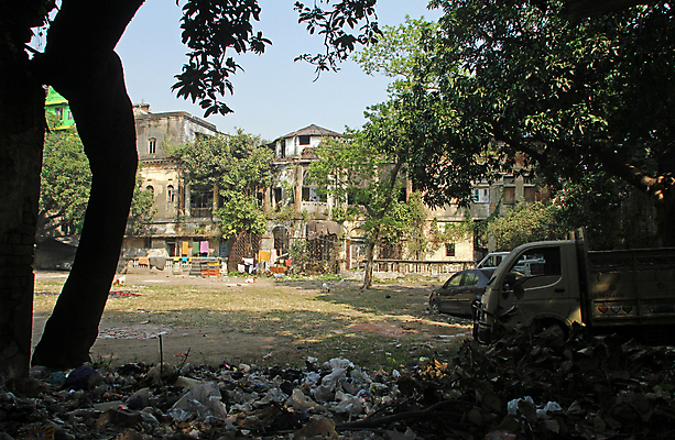포토 JPG 해외이미지 나무 식물 공원 여행 건축양식 창문 영국 잉글랜드 주택 동양인 사람없음 건물 정원 가을 도시 역사 폐기물 큼 인도인 동쪽 서쪽 식민지 안뜰 해외202004 해외포토 외국인 건축물 계절 공공시설 건축 유럽 인종 쓰레기 크기 방향 파일형식 이미지허브