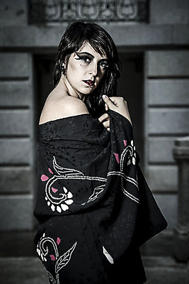 포토 JPG 해외이미지 백인 모델 1 라이프스타일 계절 여자 행복 얼굴 백그라운드 우산 자연 날씨 관리 한명 미소 사람 성인 야외 가로 물 유행 검은색 봄 젖음 코트 가을 흰색 숲 분무기 해외202004 해외포토 자연요소 서양인 감정 컬러 표정 생활 신체부위 외투 생태계 파일형식 이미지허브